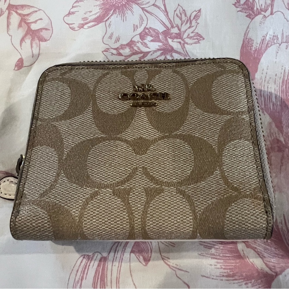 Coach small Wallet! - Picture 2 of 3